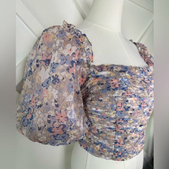 NWT ASTR The Label Floral Lin Puff Sleeve Crop Top Size Medium Pastel Colors - Picture 4 of 12